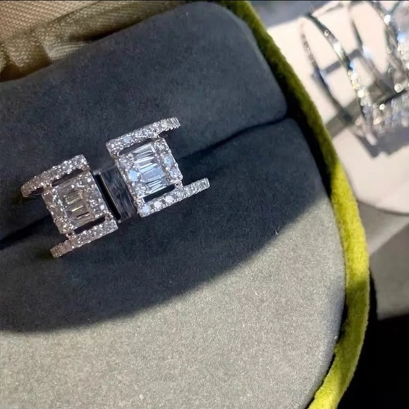 HOST PICK 😍 Beautiful Diamond Finger Ring - Picture 3 of 4